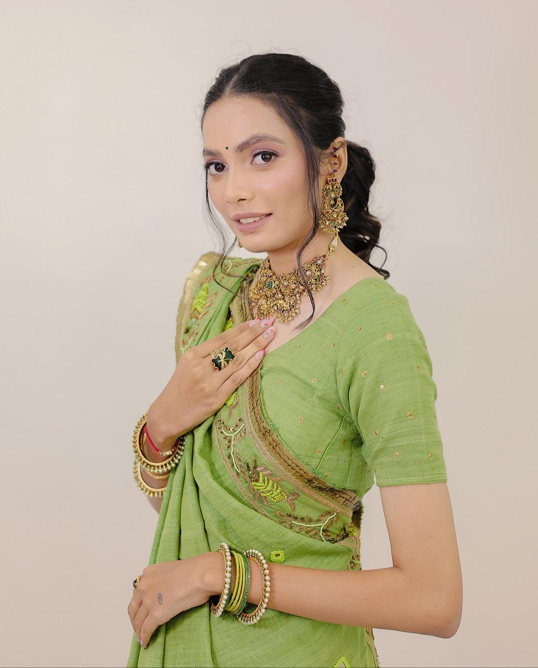 Bridal makeup artist in Surat - Professional wedding makeup with flawless finish