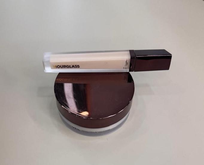 Hourglass airbrushed finish makeup used by Bhumi Patoliya makeup artist Surat